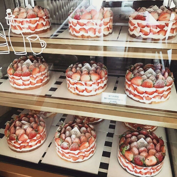 엄청 유명하다는 딸기홀케이크.jpg | 인스티즈