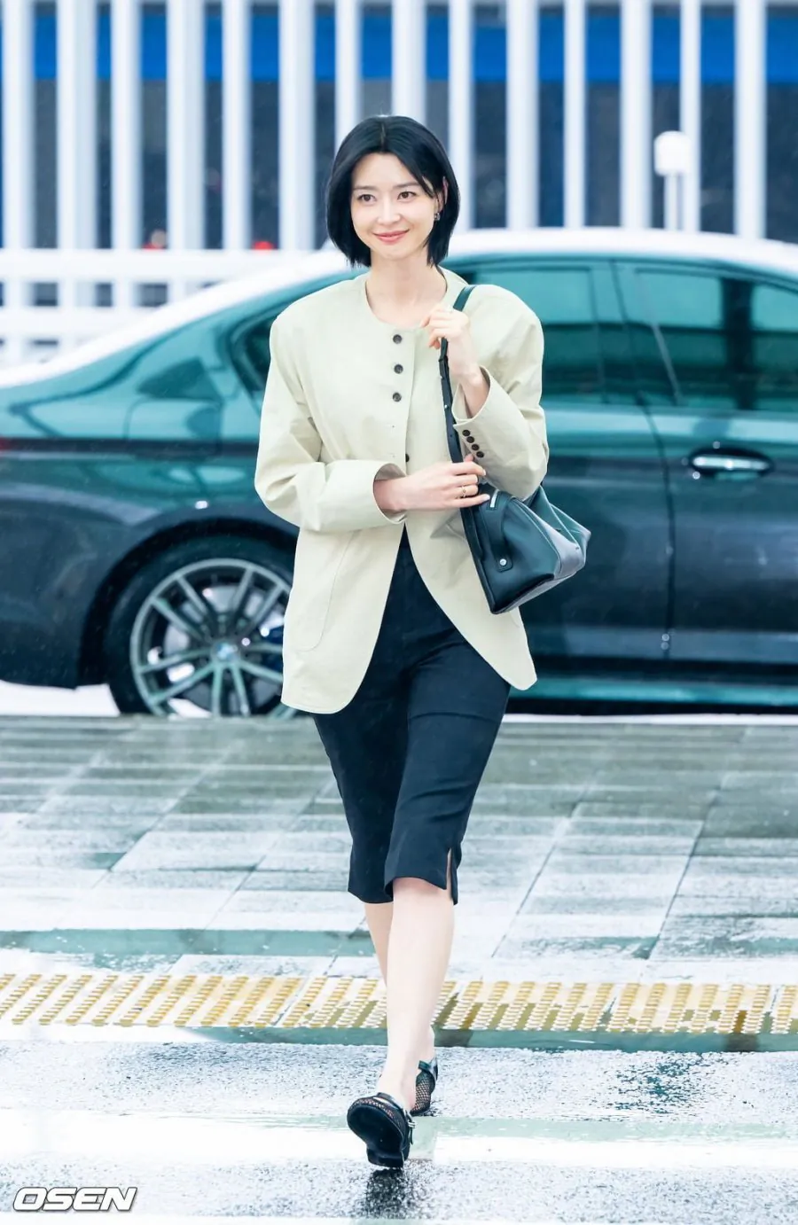 오늘자 출국하는 단발머리 권나라 | 인스티즈