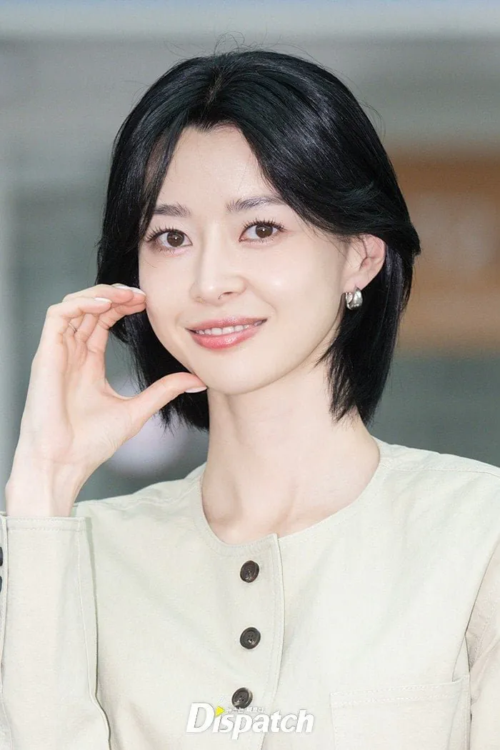 오늘자 출국하는 단발머리 권나라 | 인스티즈