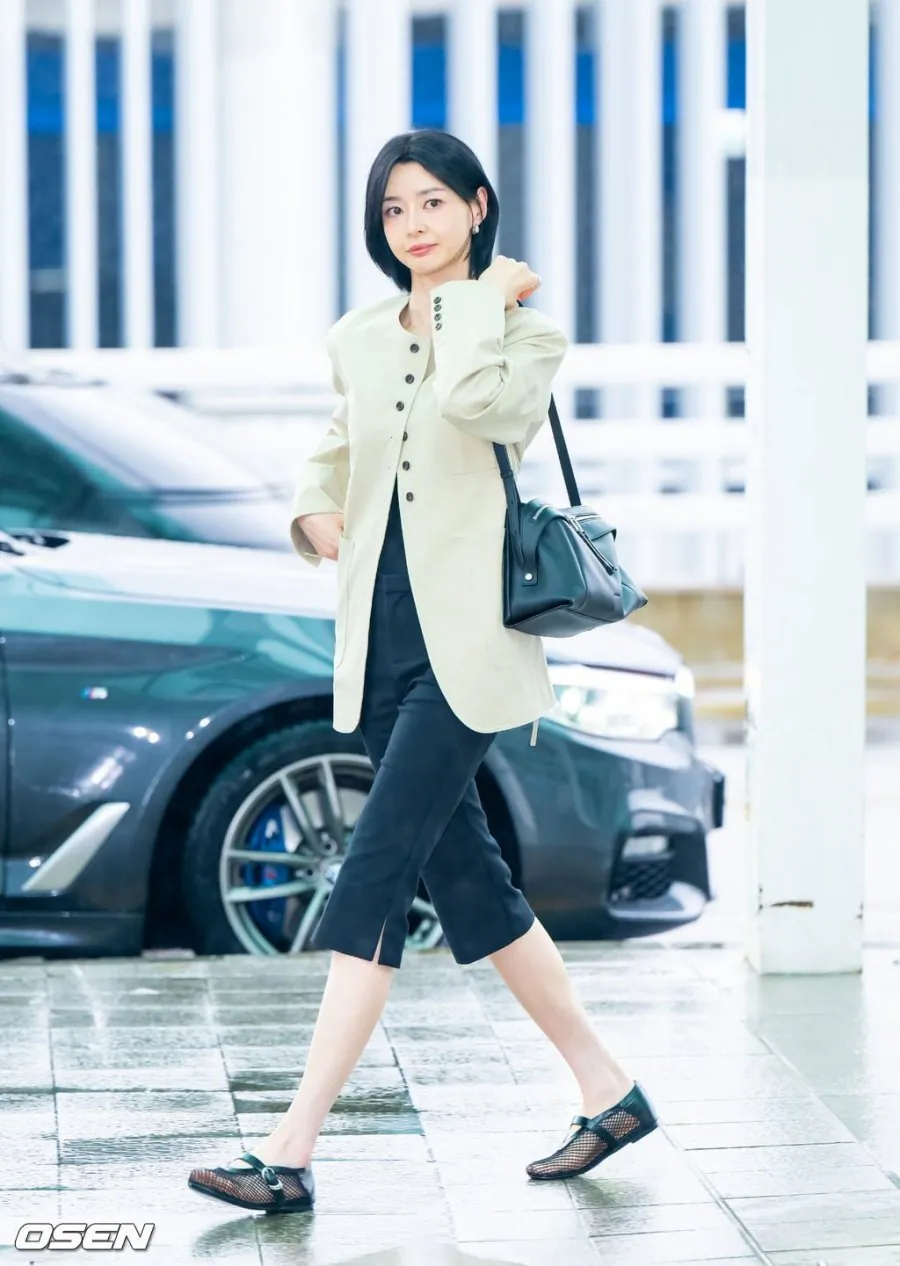 오늘자 출국하는 단발머리 권나라 | 인스티즈