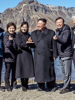 손하트 하는 김정은 | 인스티즈