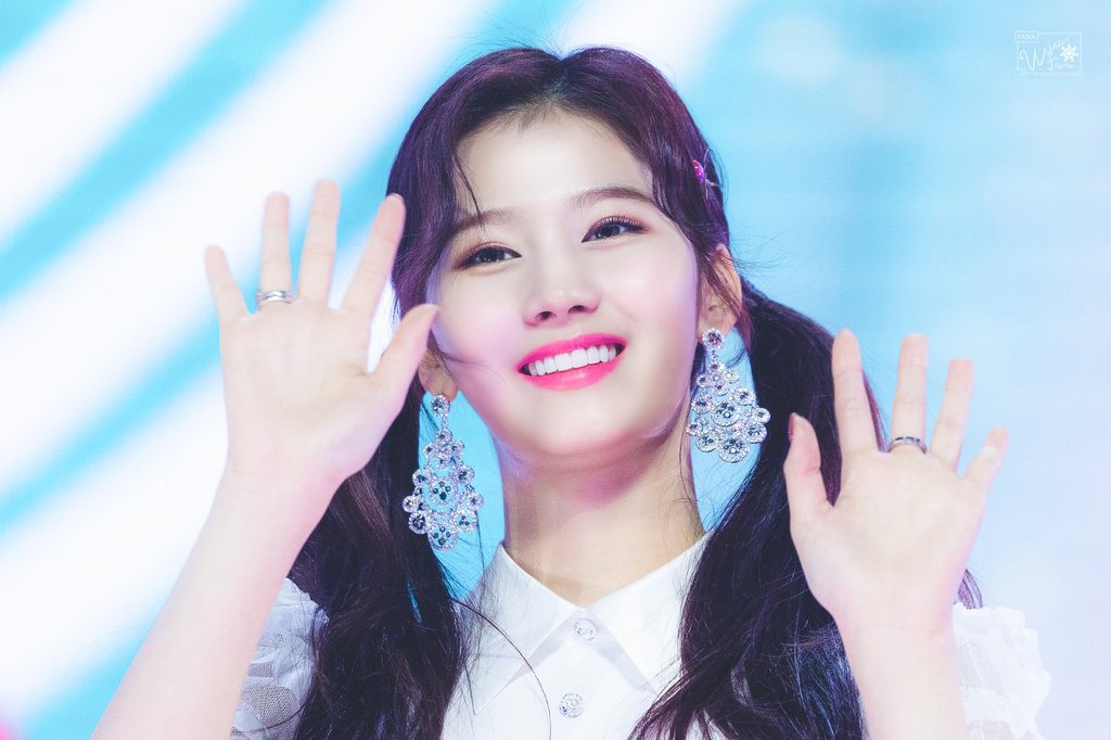 양갈래머리 사나.jpgif | 인스티즈