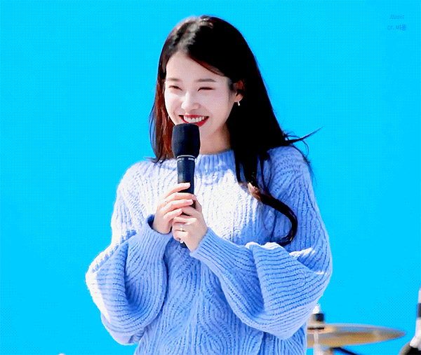 오늘 미모 레전드 찍은 아이유.jpgif | 인스티즈