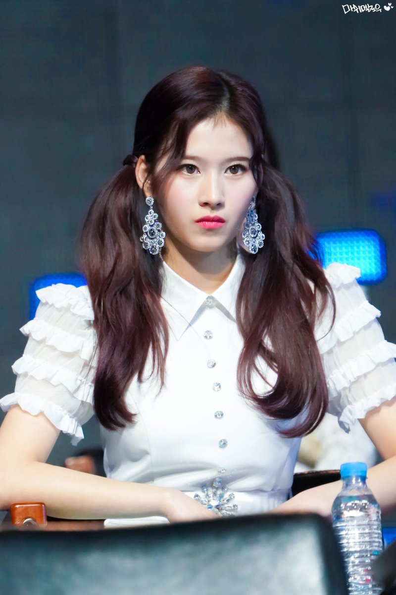 양갈래머리 사나.jpgif | 인스티즈