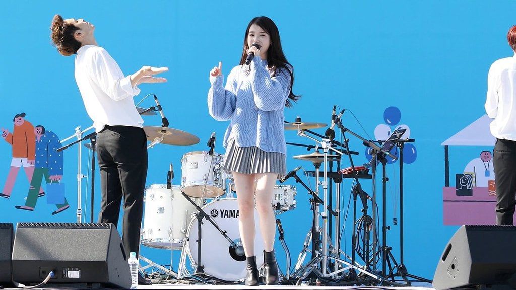 오늘 미모 레전드 찍은 아이유.jpgif | 인스티즈