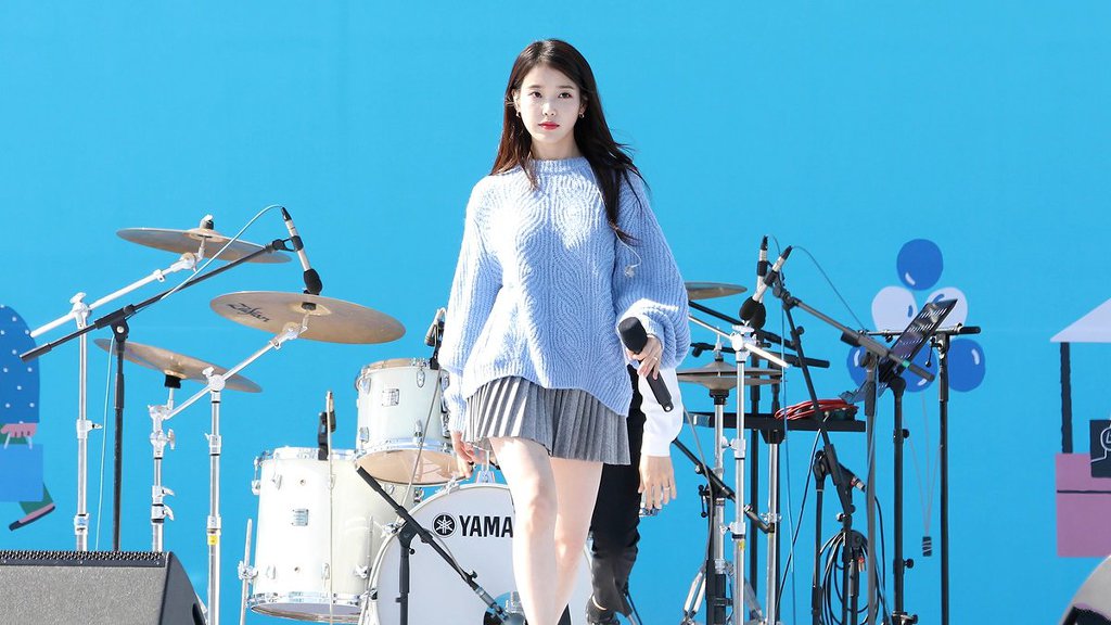 오늘 미모 레전드 찍은 아이유.jpgif | 인스티즈