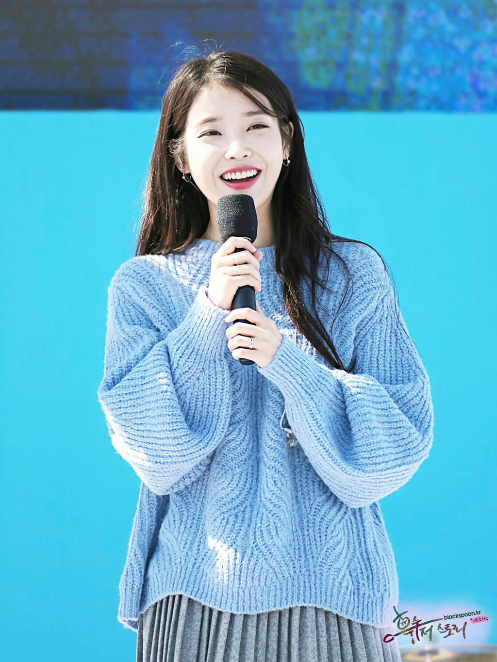 오늘 미모 레전드 찍은 아이유.jpgif | 인스티즈