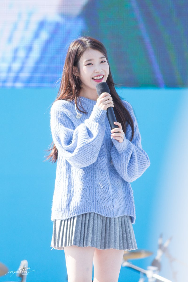 오늘 미모 레전드 찍은 아이유.jpgif | 인스티즈