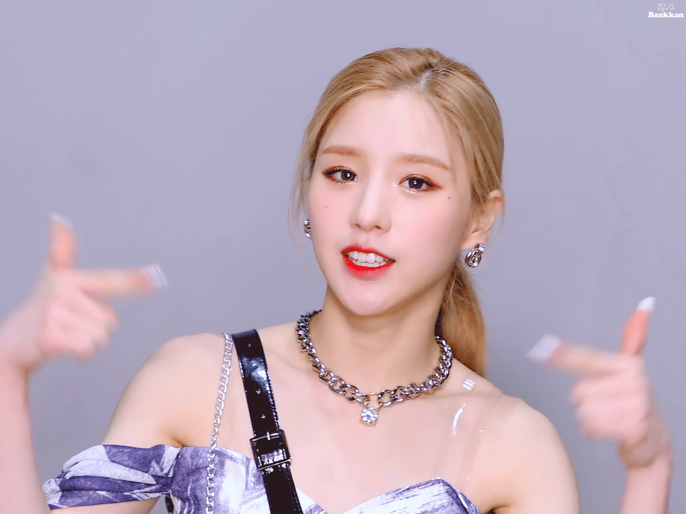 3세대, 4세대 여자아이돌 걸그룹들의 비주얼 센터 멤버들 .gif | 인스티즈