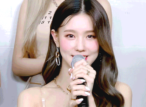 3세대, 4세대 여자아이돌 걸그룹들의 비주얼 센터 멤버들 .gif | 인스티즈