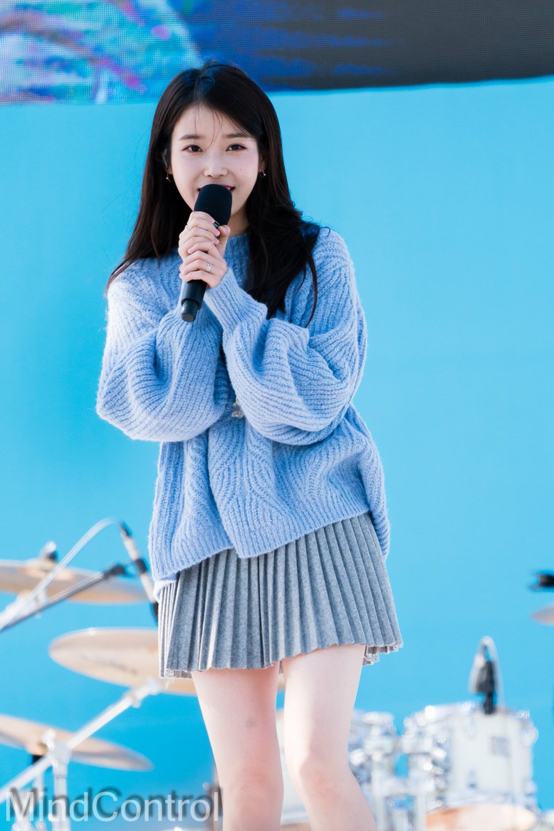 오늘 미모 레전드 찍은 아이유.jpgif | 인스티즈