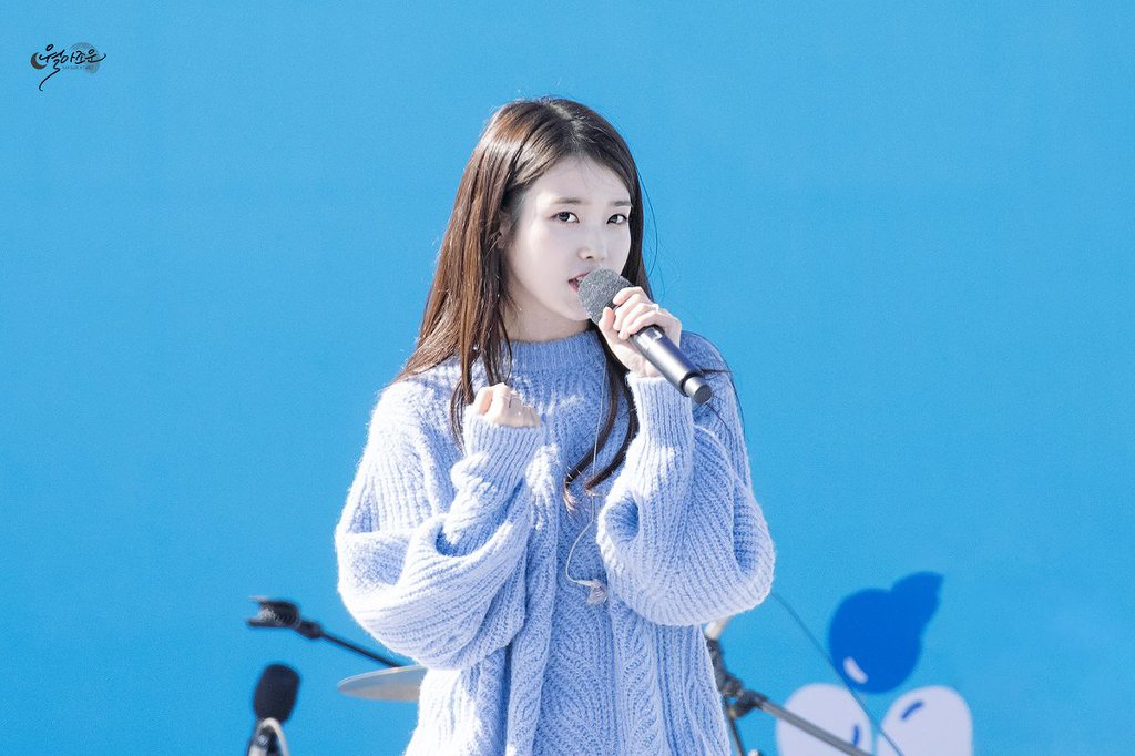 오늘 미모 레전드 찍은 아이유.jpgif | 인스티즈