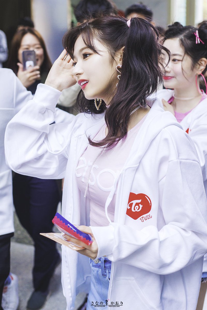 양갈래머리 사나.jpgif | 인스티즈