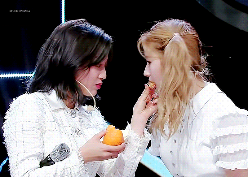 양갈래머리 사나.jpgif | 인스티즈