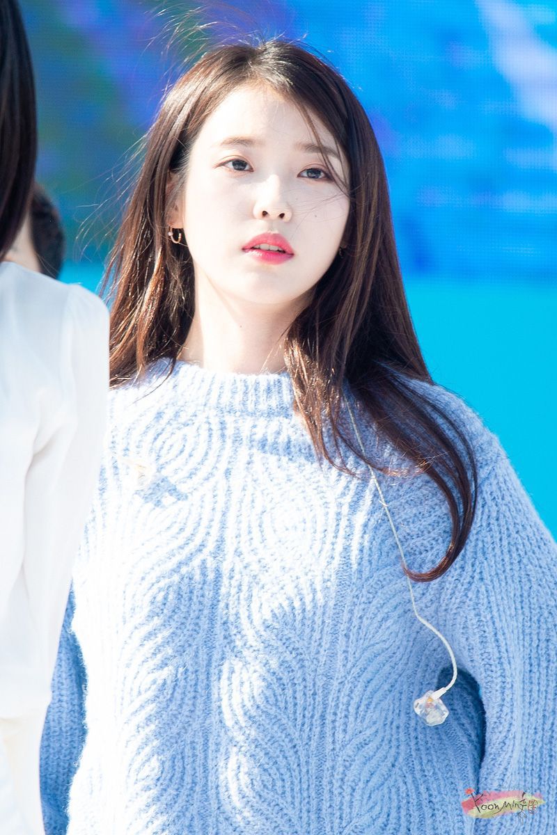 오늘 미모 레전드 찍은 아이유.jpgif | 인스티즈