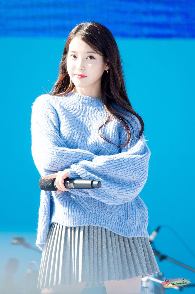 오늘 미모 레전드 찍은 아이유.jpgif | 인스티즈