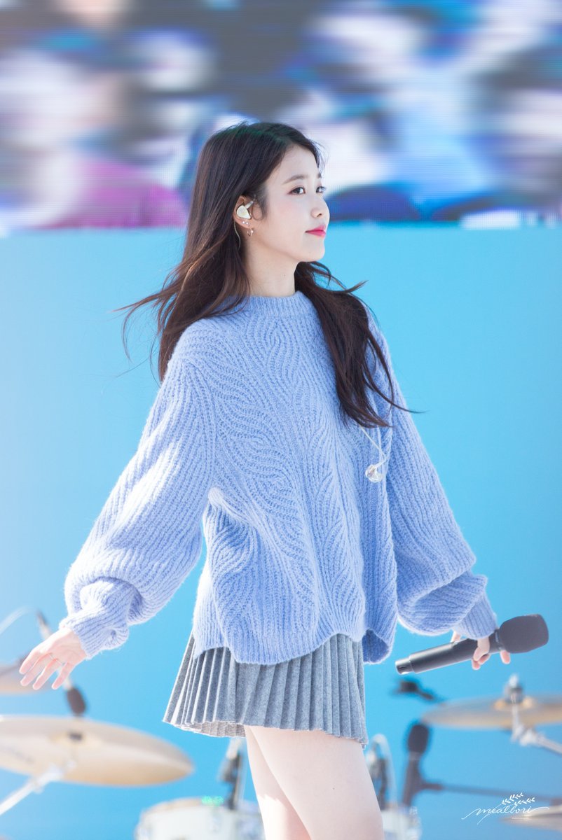 오늘 미모 레전드 찍은 아이유.jpgif | 인스티즈