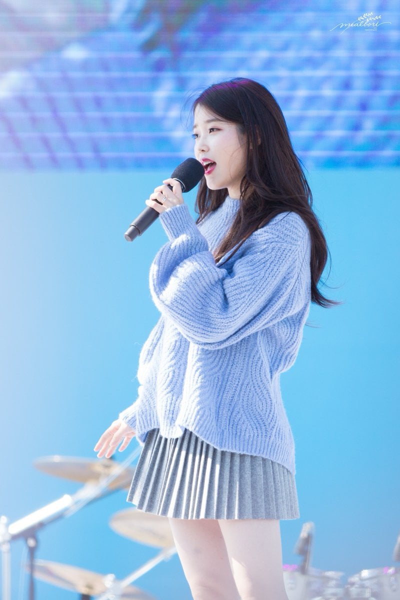 오늘 미모 레전드 찍은 아이유.jpgif | 인스티즈