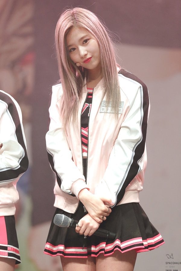 [트와이스] 생긴것부터 애교 가득한 모태애교녀.gif | 인스티즈
