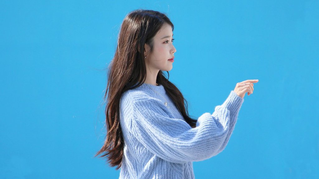 오늘 미모 레전드 찍은 아이유.jpgif | 인스티즈
