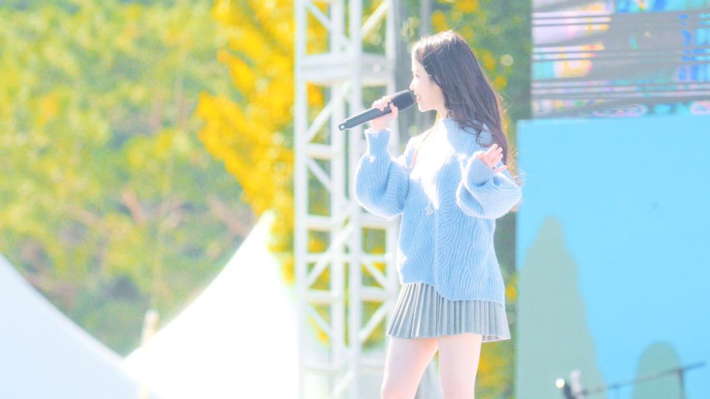 오늘 미모 레전드 찍은 아이유.jpgif | 인스티즈