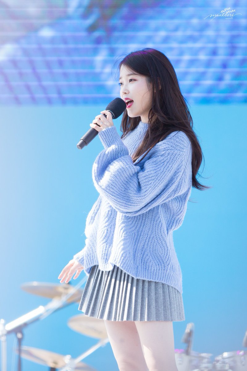 오늘 미모 레전드 찍은 아이유.jpgif | 인스티즈