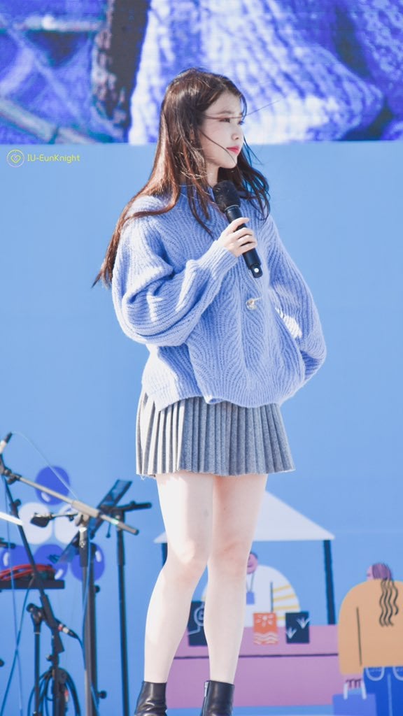 오늘 미모 레전드 찍은 아이유.jpgif | 인스티즈