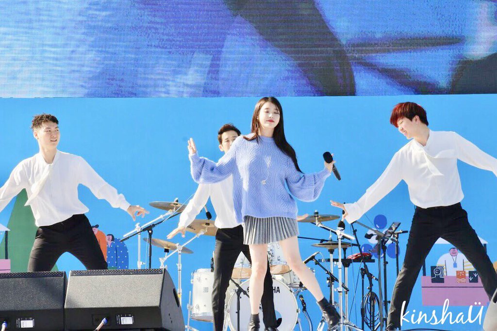 오늘 미모 레전드 찍은 아이유.jpgif | 인스티즈