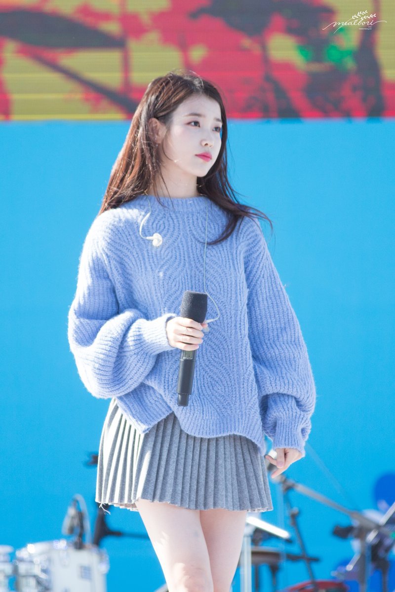 오늘 미모 레전드 찍은 아이유.jpgif | 인스티즈