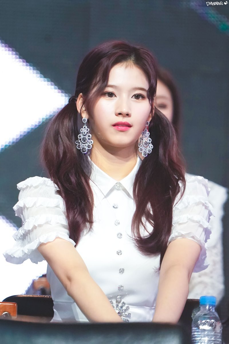 양갈래머리 사나.jpgif | 인스티즈