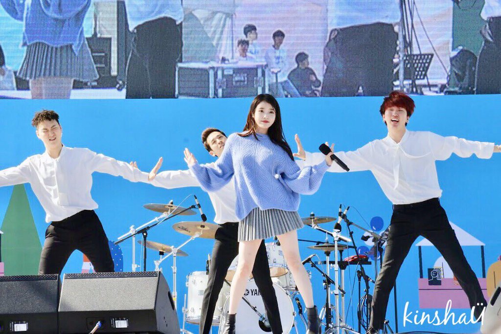 오늘 미모 레전드 찍은 아이유.jpgif | 인스티즈