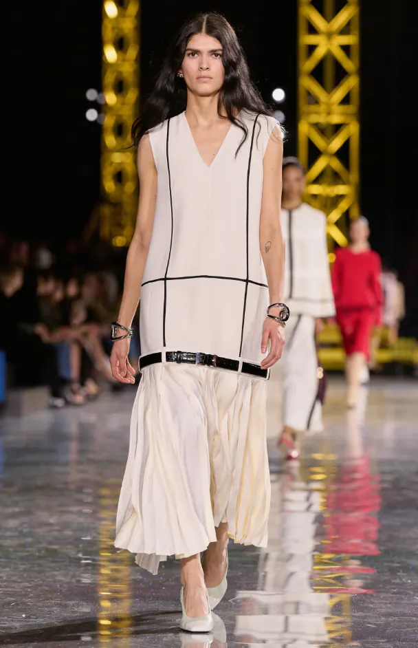 허리 라인을 많이 내린 샤넬 | 인스티즈