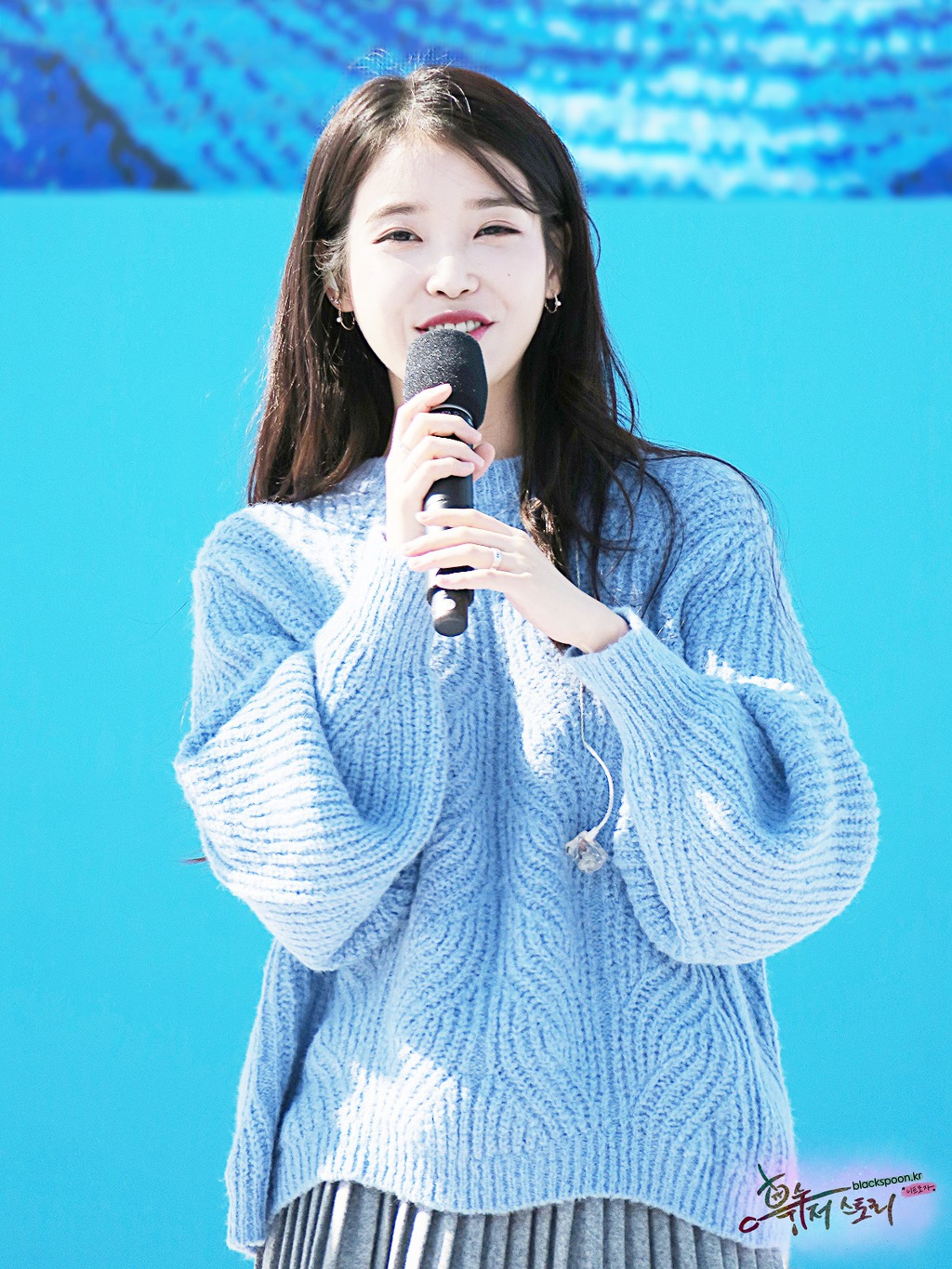 오늘 미모 레전드 찍은 아이유.jpgif | 인스티즈