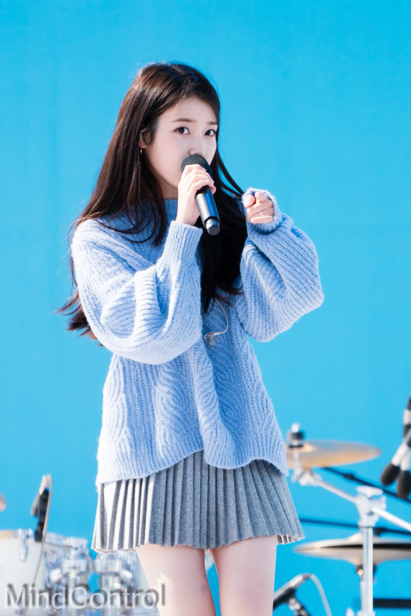 오늘 미모 레전드 찍은 아이유.jpgif | 인스티즈