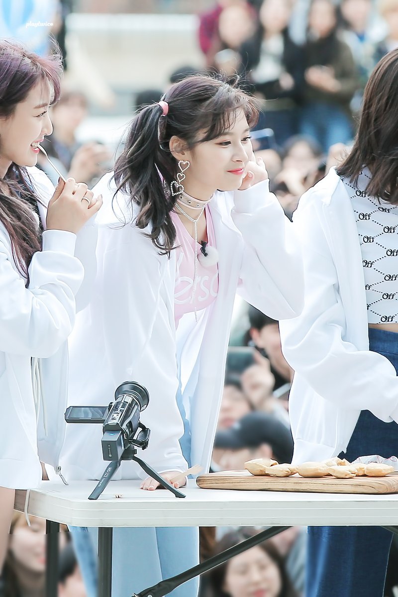 양갈래머리 사나.jpgif | 인스티즈