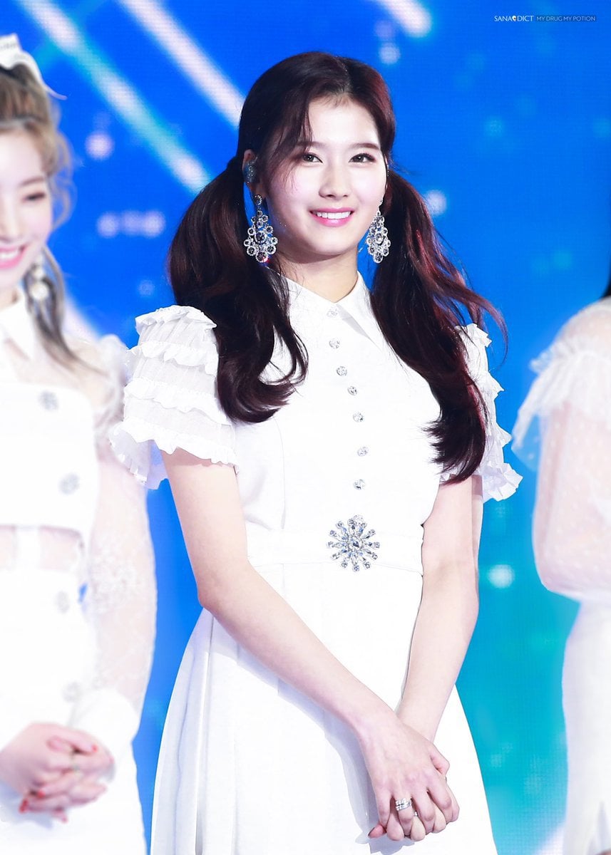 양갈래머리 사나.jpgif | 인스티즈