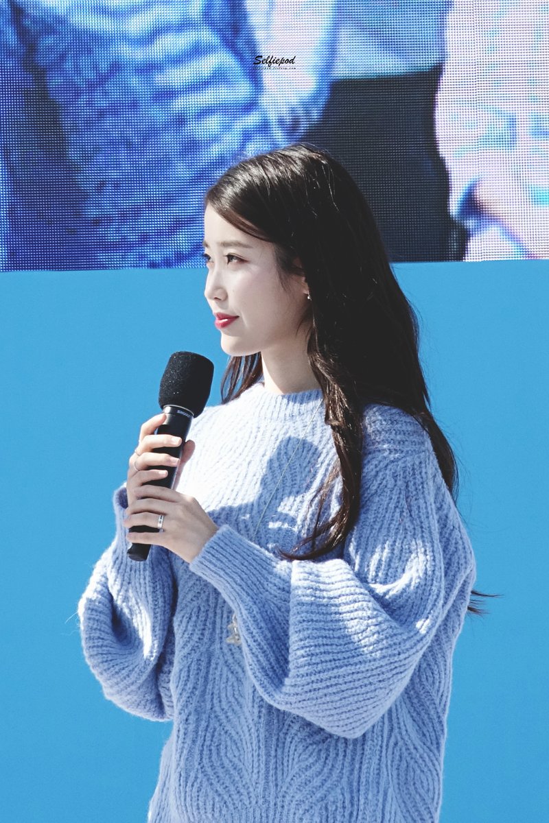 오늘 미모 레전드 찍은 아이유.jpgif | 인스티즈
