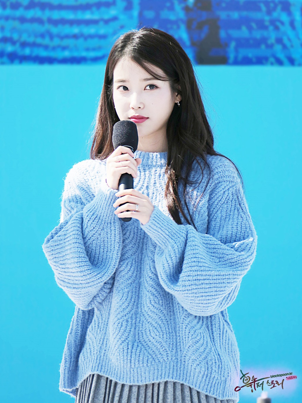 오늘 미모 레전드 찍은 아이유.jpgif | 인스티즈