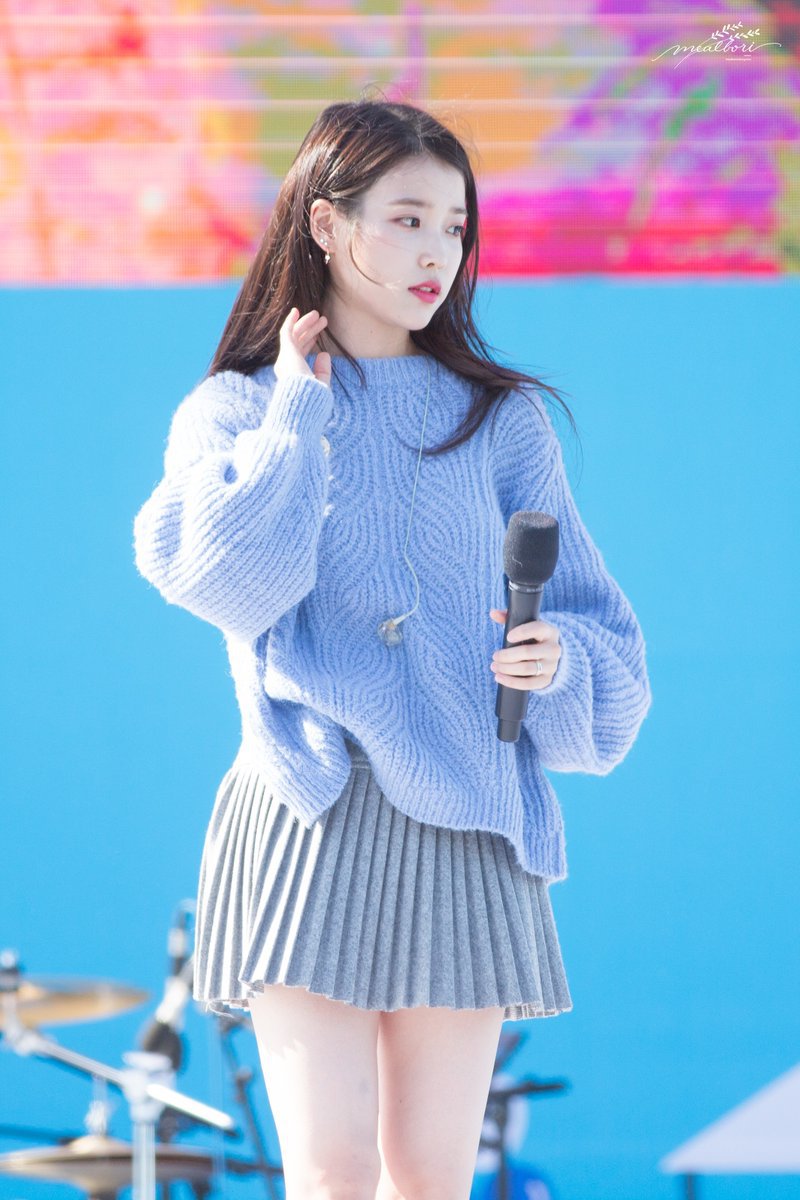 오늘 미모 레전드 찍은 아이유.jpgif | 인스티즈