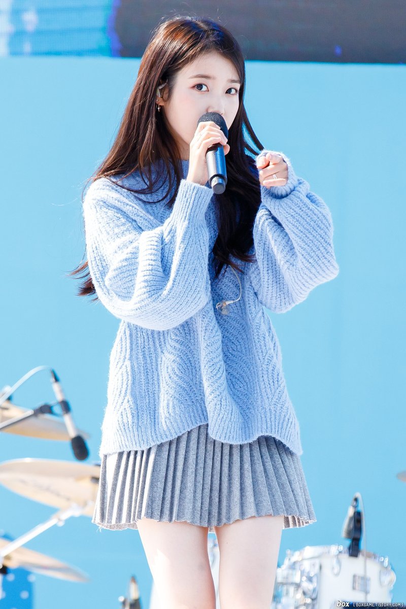 오늘 미모 레전드 찍은 아이유.jpgif | 인스티즈