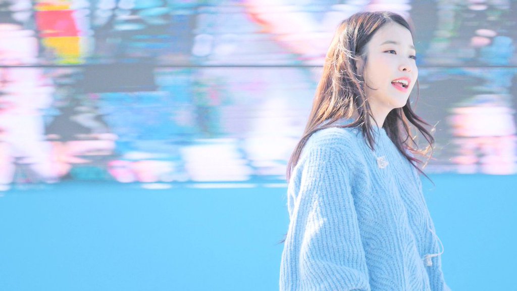 오늘 미모 레전드 찍은 아이유.jpgif | 인스티즈