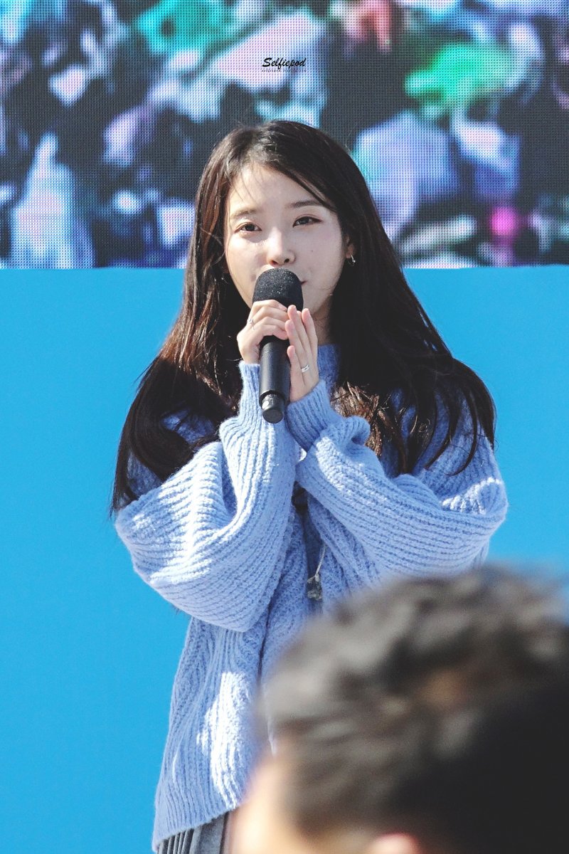 오늘 미모 레전드 찍은 아이유.jpgif | 인스티즈