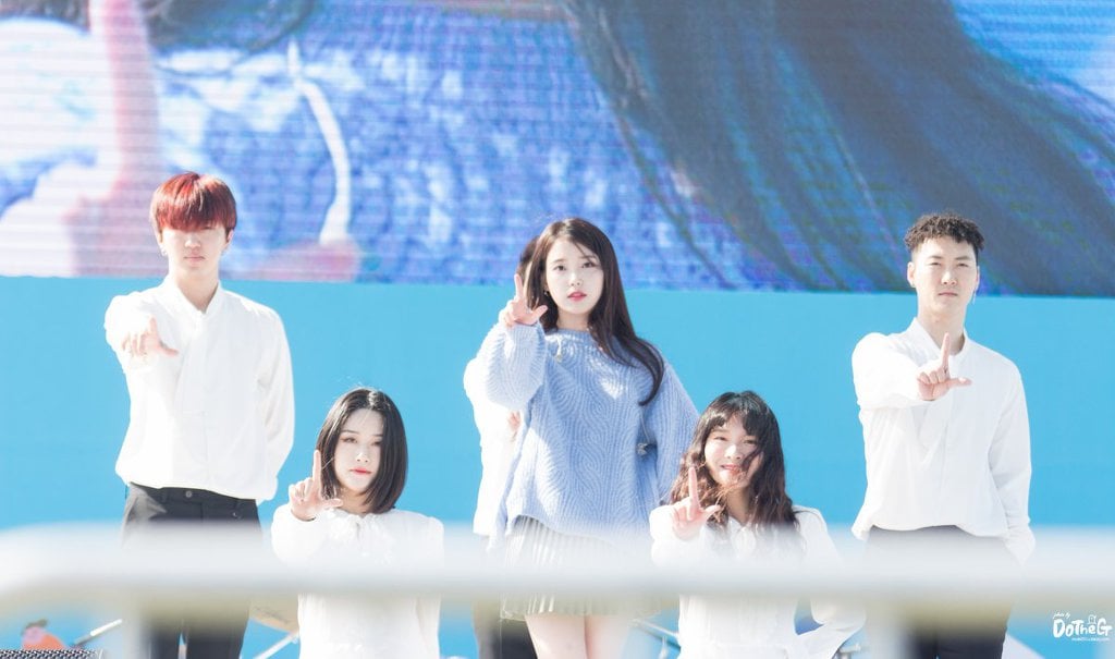 오늘 미모 레전드 찍은 아이유.jpgif | 인스티즈