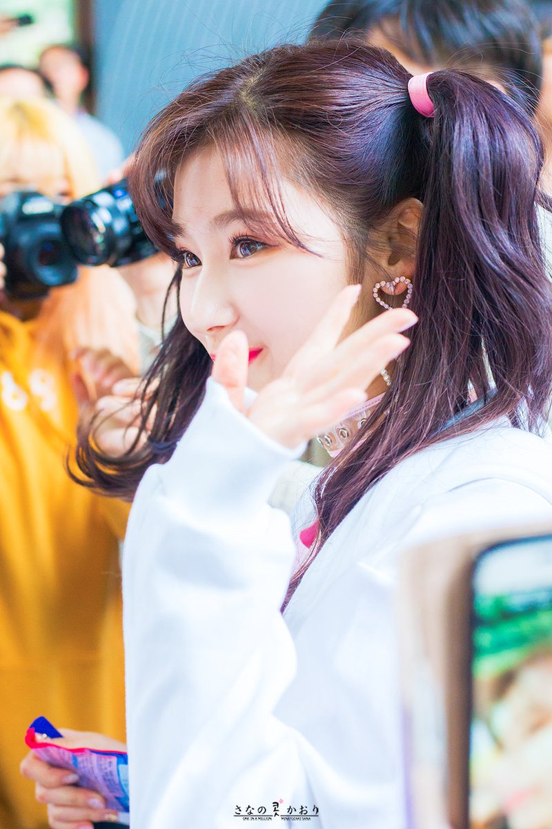 양갈래머리 사나.jpgif | 인스티즈