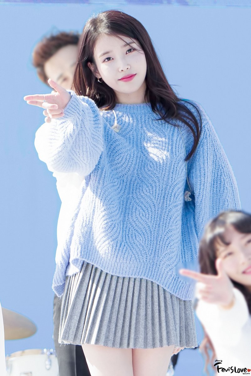 오늘 미모 레전드 찍은 아이유.jpgif | 인스티즈