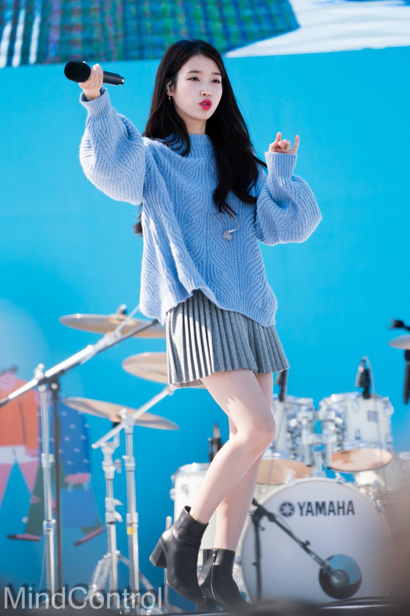 오늘 미모 레전드 찍은 아이유.jpgif | 인스티즈