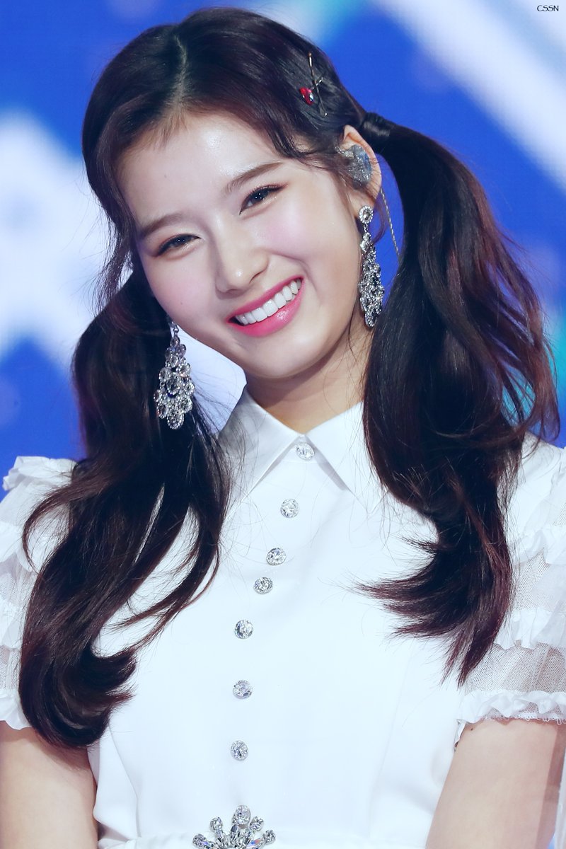 양갈래머리 사나.jpgif | 인스티즈