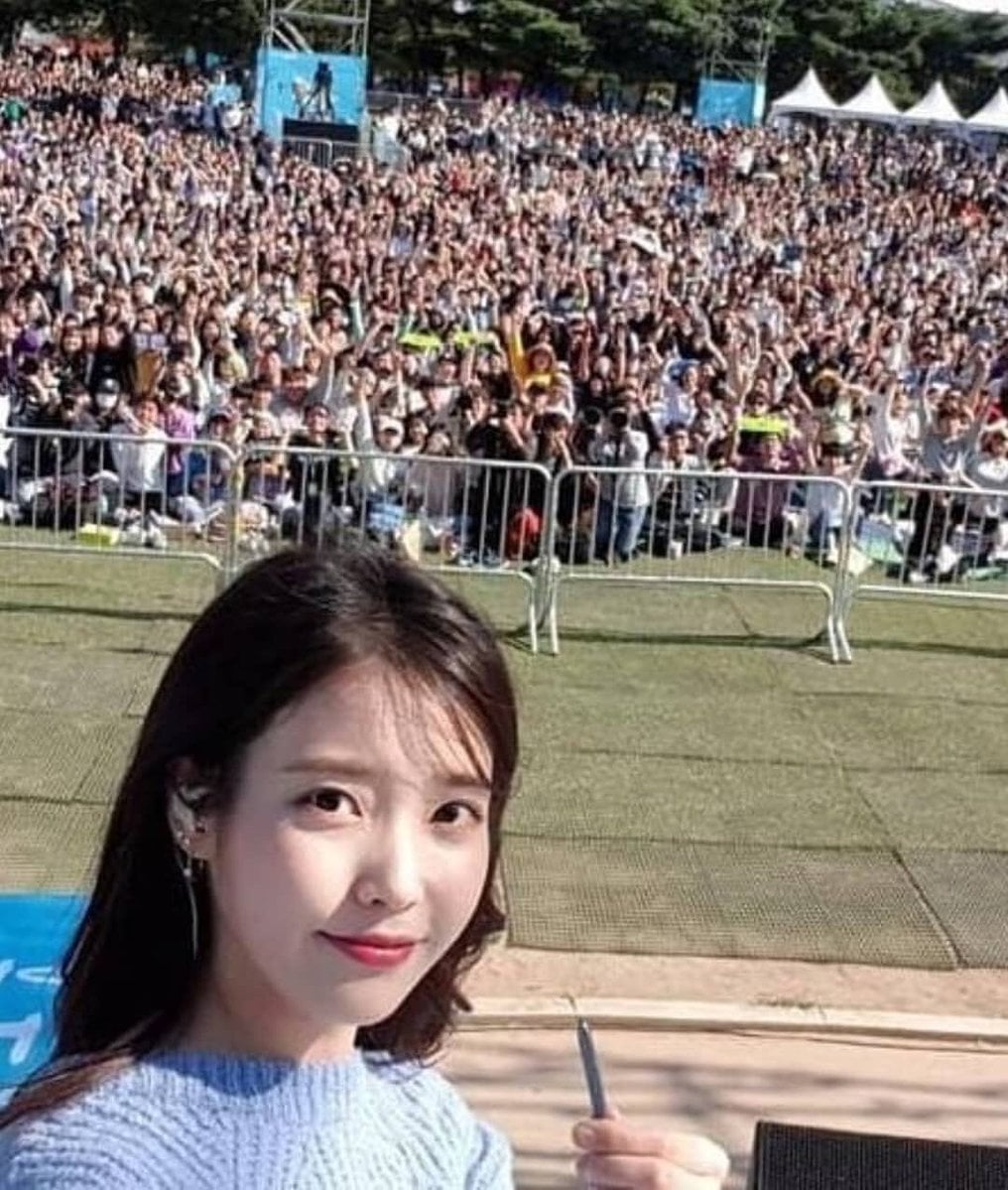 오늘 미모 레전드 찍은 아이유.jpgif | 인스티즈