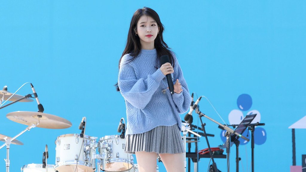 오늘 미모 레전드 찍은 아이유.jpgif | 인스티즈
