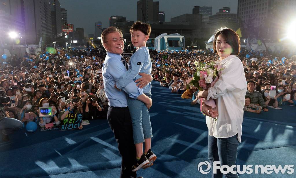 오늘 문재인 딸하고 외손자 | 인스티즈